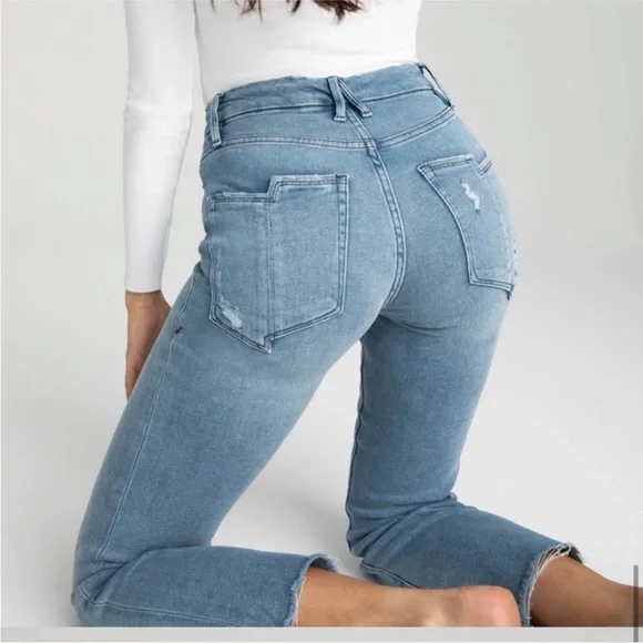 GOOD AMERICAN Good Straight Split Pocket Jeans - Picture 2 of 12